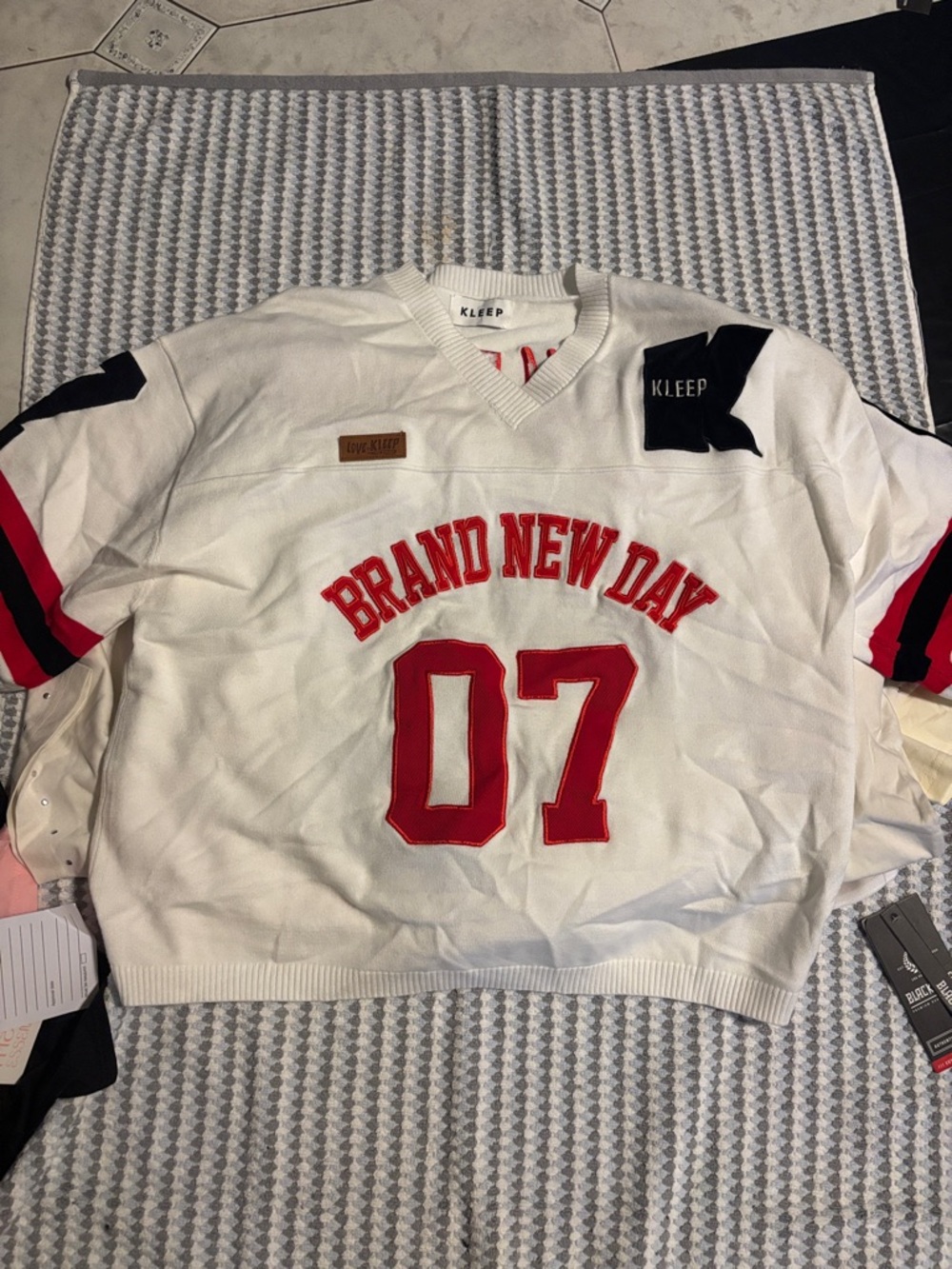 Lee Women’s 'Brand New Day' White Red Pullover Sweater